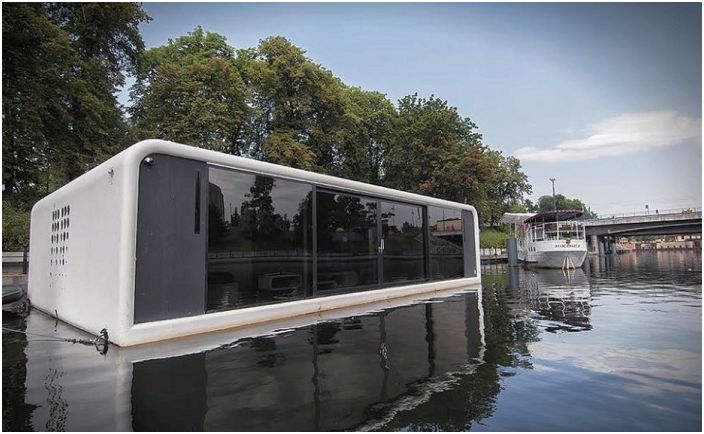 Houseboat: прототип удобно плаващ дом