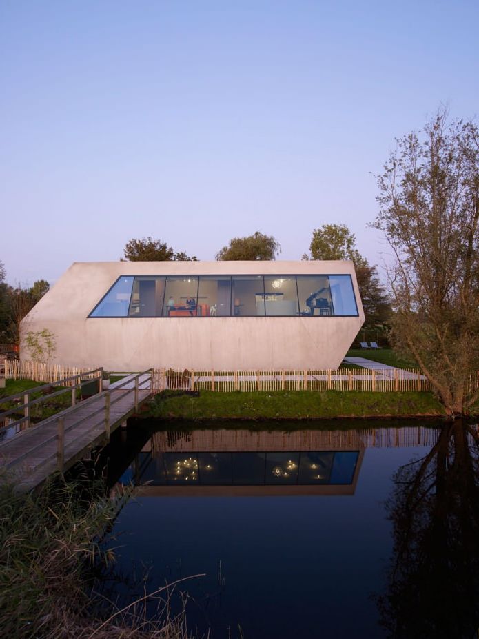 Къщата на необичайна форма на VMX Architects Studio