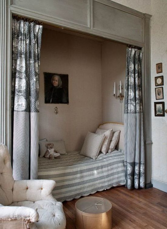 Да живееш в апартамент с една стая: как да се организира спалня в хола