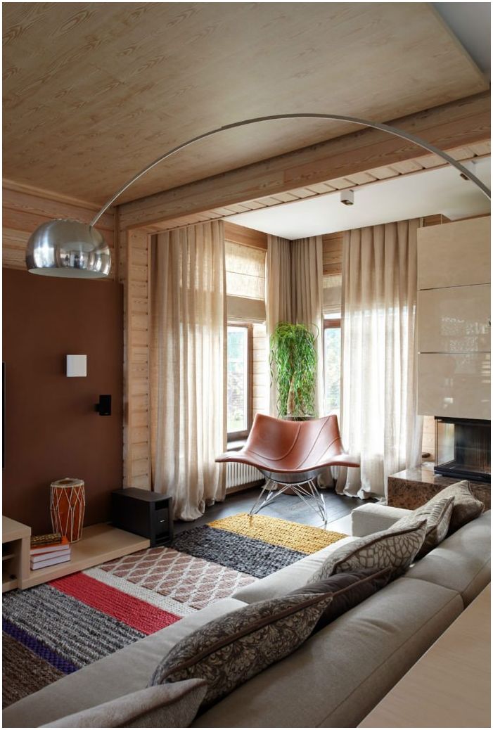 Интериорът на къщата на ламиниран фурнир дървен материал 200 кв. м.