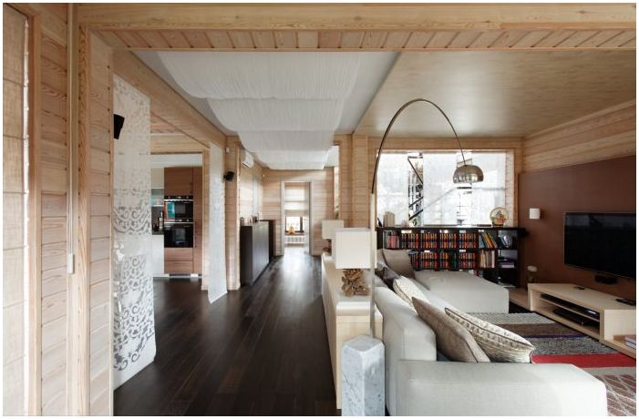 Интериорът на къщата на ламиниран фурнир дървен материал 200 кв. м.