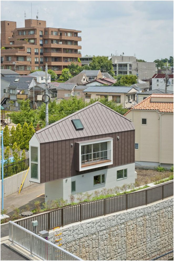 Необичайни дълга тясна къща в Япония