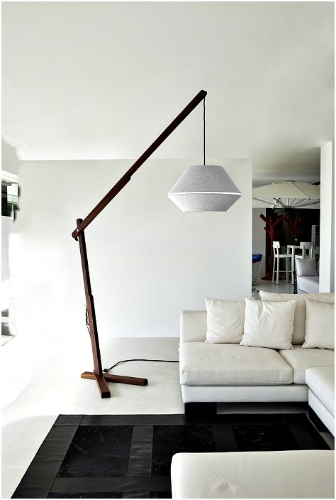 Стилен бар: 20 великолепни подови лампи в интериора на хола