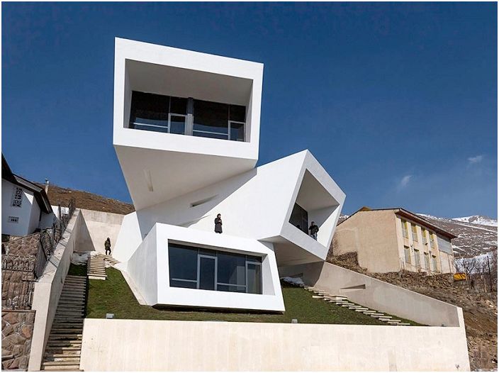 "Три перспективи": futuristicheky къща с огромна панорамна прозорци