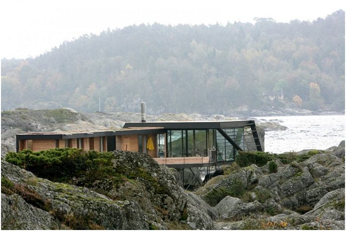 "Изгубени" сред камъните: Ваканционен дом на диви крайбрежие