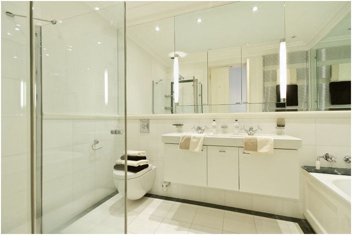 10 начина как можете да трансформирате баня с помощта на огледала