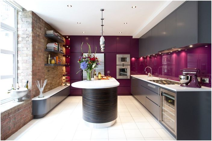 18 Цветни кухненски дизайни, които са в състояние да се прекъсне монотонността на къщата