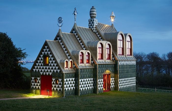 "Gingerbread House" за туристи: необичайна сграда в стил авангард
