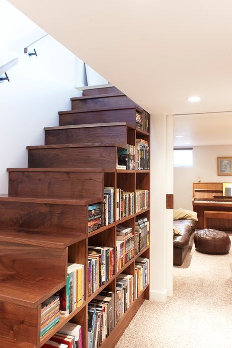 Къде мога да намеря място за книги в малък апартамент: 17 интересни идеи за организиране на пространството