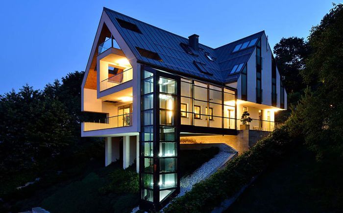 Отлична къща с чаша лифт от полските архитекти