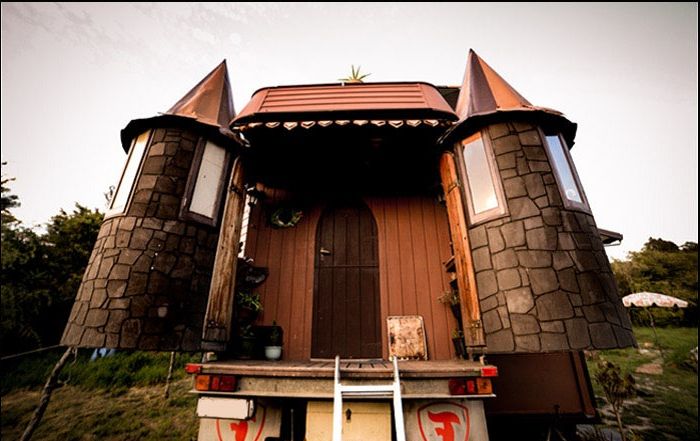 DIY: Castle, която можете да вземете със себе си на пътешествие