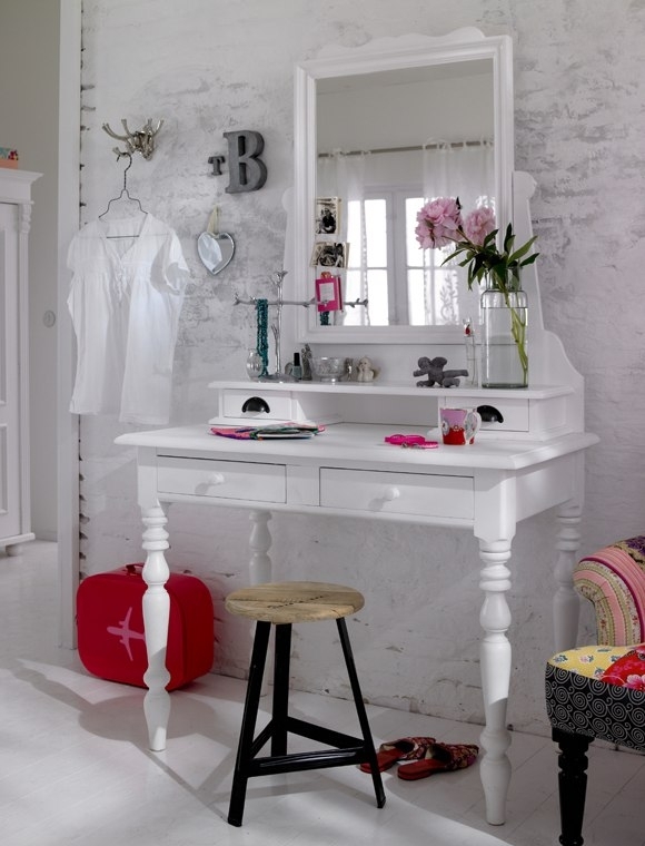 Dressing- table- in- the- bedroom-1