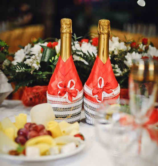 14 изключителни идеи, как да се направи една бутилка маса шампанско украса Нова година