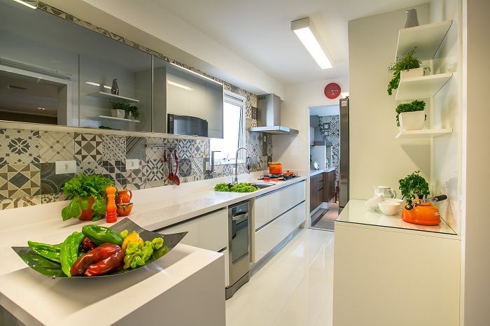 Экологичность и светлые тона делают современную кухню желанным местом для всей семьи. Экологичность и светлые тона делают современную кухню желанным местом для всей семьи.