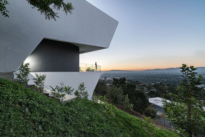снежнобял къща: асиметричното геометрията на Холивуд Хилс