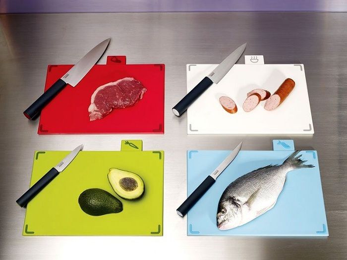 Оптимально иметь на кухне разделочные доски для разных видов продуктов. Оптимально иметь на кухне разделочные доски для разных видов продуктов.