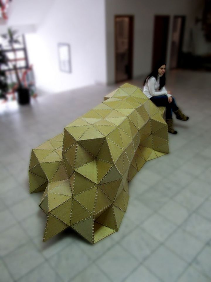 Удобна и оригинален: дървена пейка Оригами Forum от ModelArt Студио дизайнери
